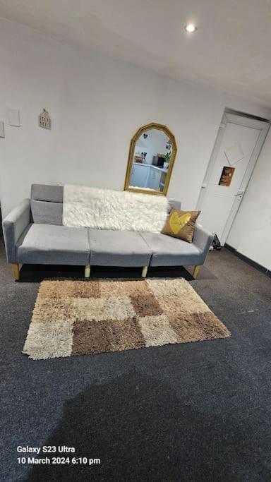 Apartamento A Cosy Deluxe Size Studio With Queen Size And Sofa Bed Leeds  Exterior foto