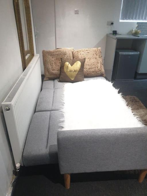 Apartamento A Cosy Deluxe Size Studio With Queen Size And Sofa Bed Leeds  Exterior foto