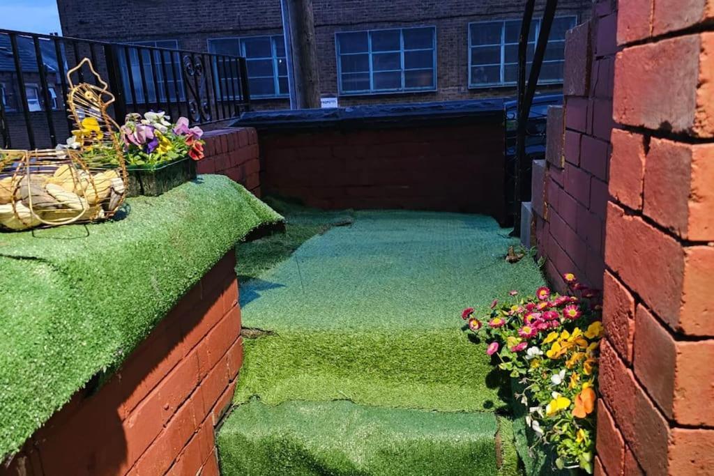 Apartamento A Cosy Deluxe Size Studio With Queen Size And Sofa Bed Leeds  Exterior foto