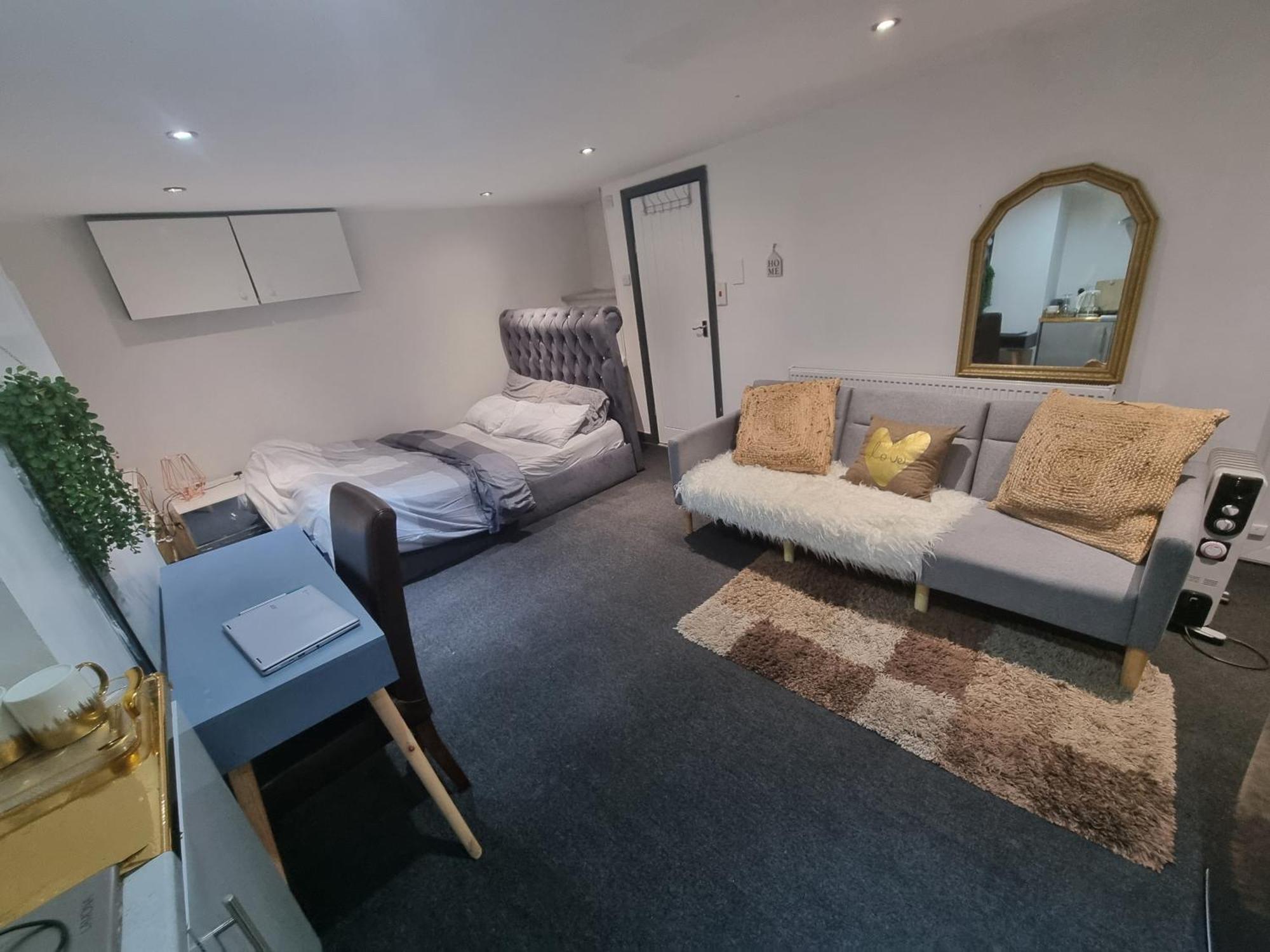Apartamento A Cosy Deluxe Size Studio With Queen Size And Sofa Bed Leeds  Exterior foto