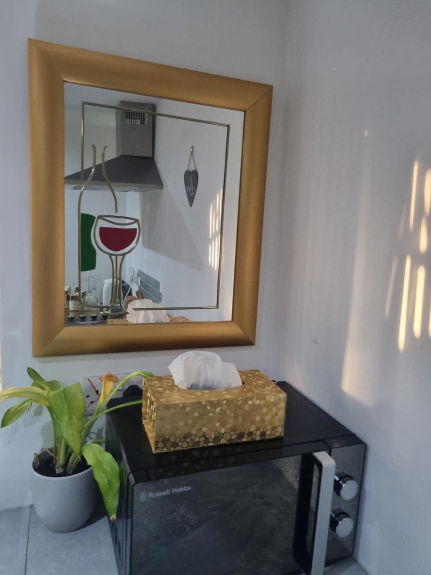 Apartamento A Cosy Deluxe Size Studio With Queen Size And Sofa Bed Leeds  Exterior foto